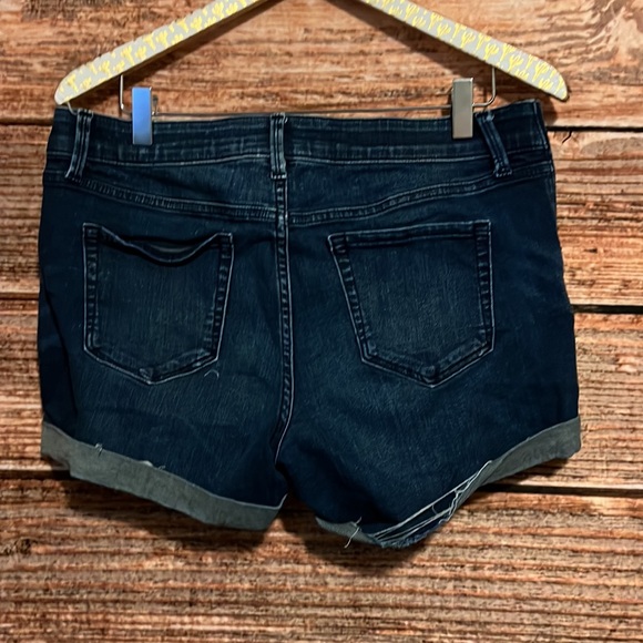 Isabel Maternity• MIDI Stretch Side Panel Jean Short - Picture 4 of 4